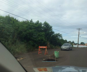 A situação do bueiro é a mesma há mais de um mês 
(Foto: Whatsapp / Correio do Estado)