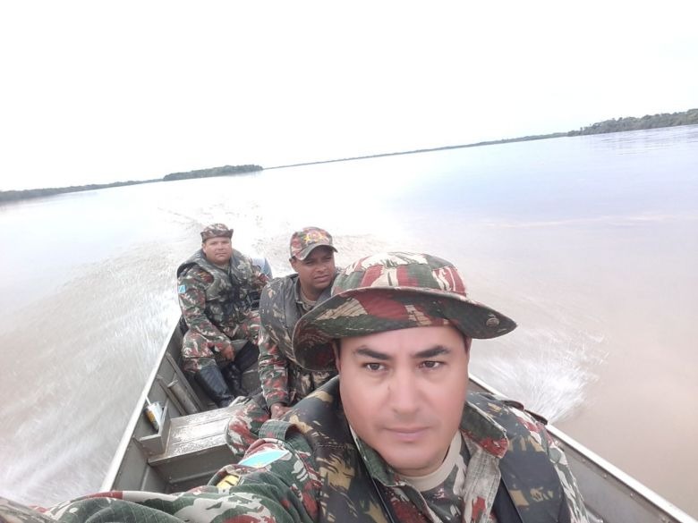 Paranaense é autuado por entrar e navegar no Parque das Várzeas