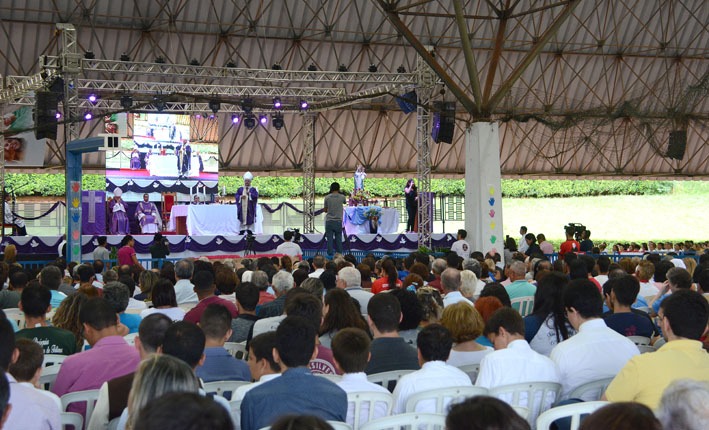 Centenas de fiéis participam de missa de lançamento da Campanha da Fraternidade Missa foi presidida pelo arcebispo Dom Dimas Lara Barbosa - Foto: Álvaro Rezende