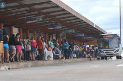 Guardas são retirados de terminais e violência volta a preocupar usuários Sem a presença dos guardas municipais, usuários reclamam da falta de segurança. (Foto: Alcides Neto)