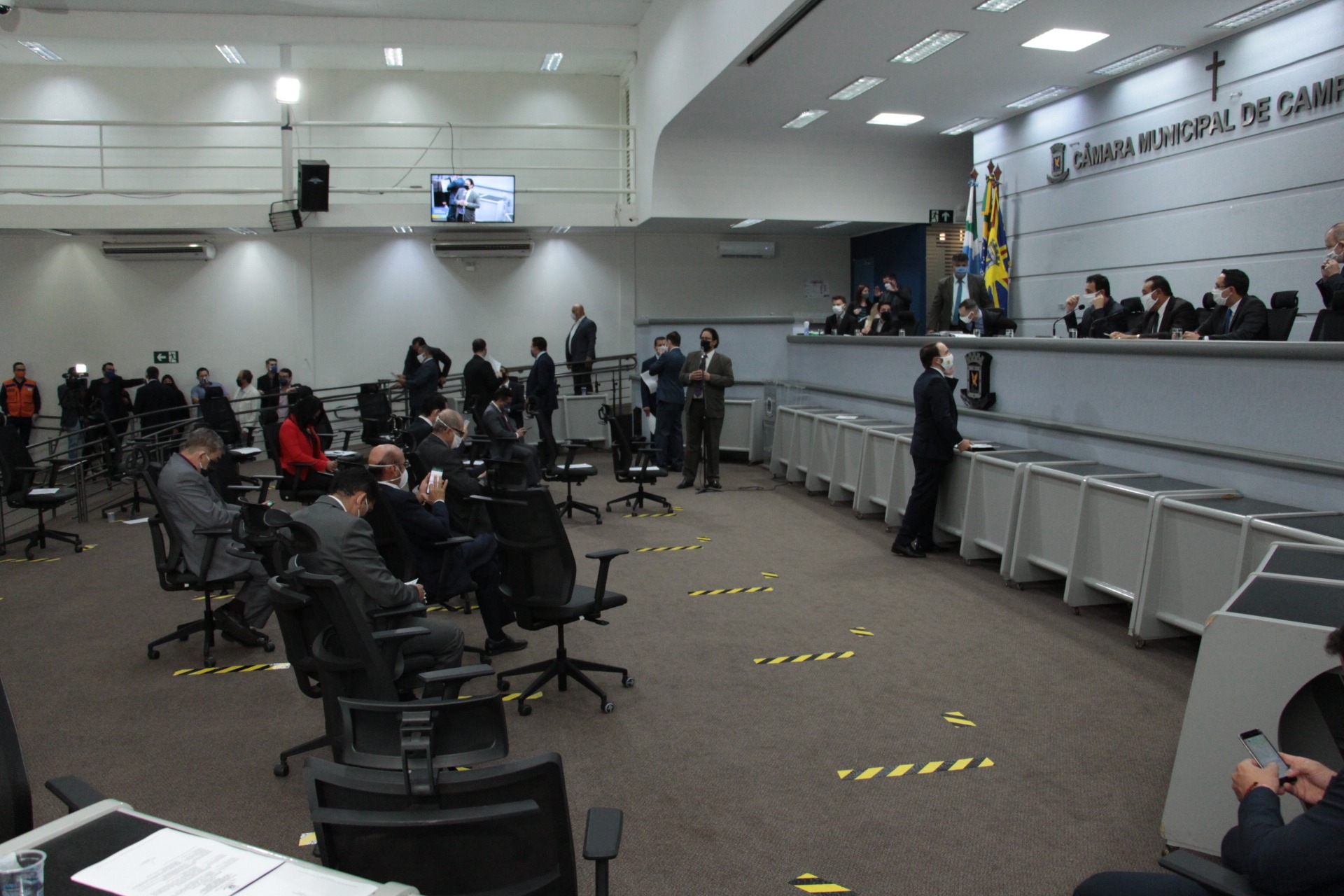 Vereadores votam três projetos de lei na sessāo desta quinta-feira