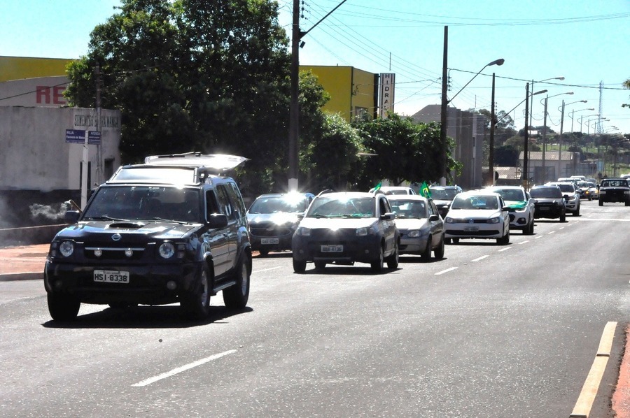 Em Nova Andradina, 30 veículos participam de carreata reúne em ato pró-Bolsonaro Nova News