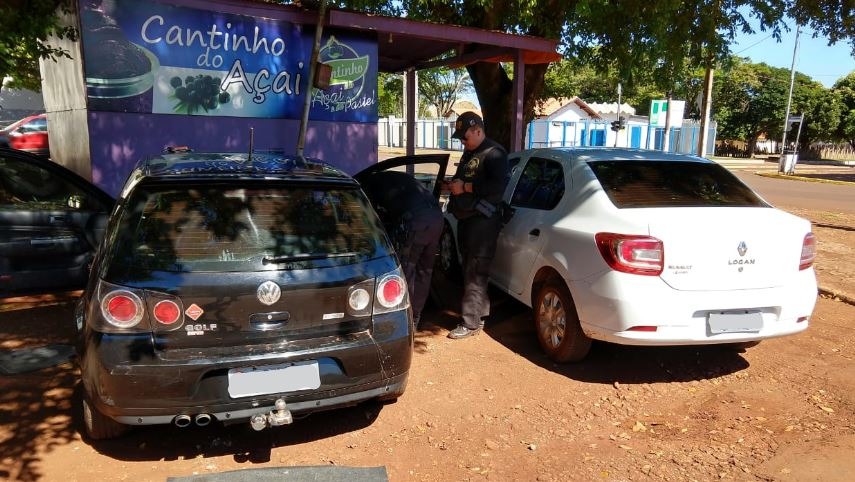 Traficante e batedor são presos com drogas, munições e arma Traficante e batedor são presos com drogas, munições e arma