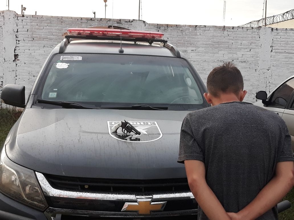 Adolescente enterra no quintal de casa revólver que matou comerciante Jovem enterrou revólver no quintal de casa - Foto: Divulgação/Batalhão de Choque