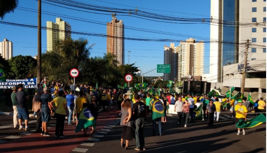 Campo-grandenses vão para as ruas em apoio às medidas do governo de Jair Bolsonaro Campo-grandenses vão para as ruas em apoio às medidas do governo de Jair Bolsonaro