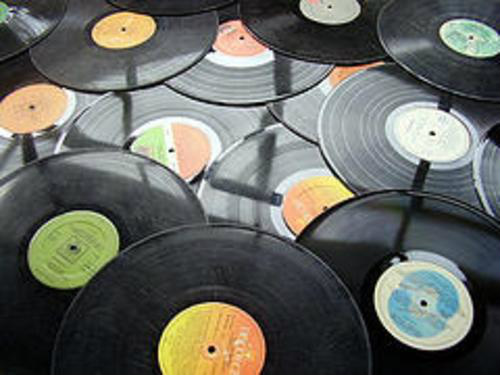 Fãs do vinil, colecionadores prometem marcar presença na primeira Feira de Vinil de Ponta Porã no dia 27 deste mês (Foto/ Divulgação)