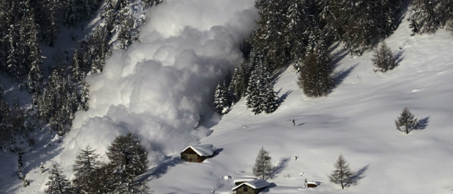 Hotel é atingido por avalanche e deixa ao menos 30 mortos na Itália © Denis Balibouse / Reuters