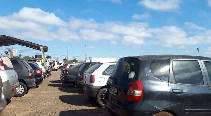 Detran inicia leilão de veículos apreendidos em Dourados na próxima semana