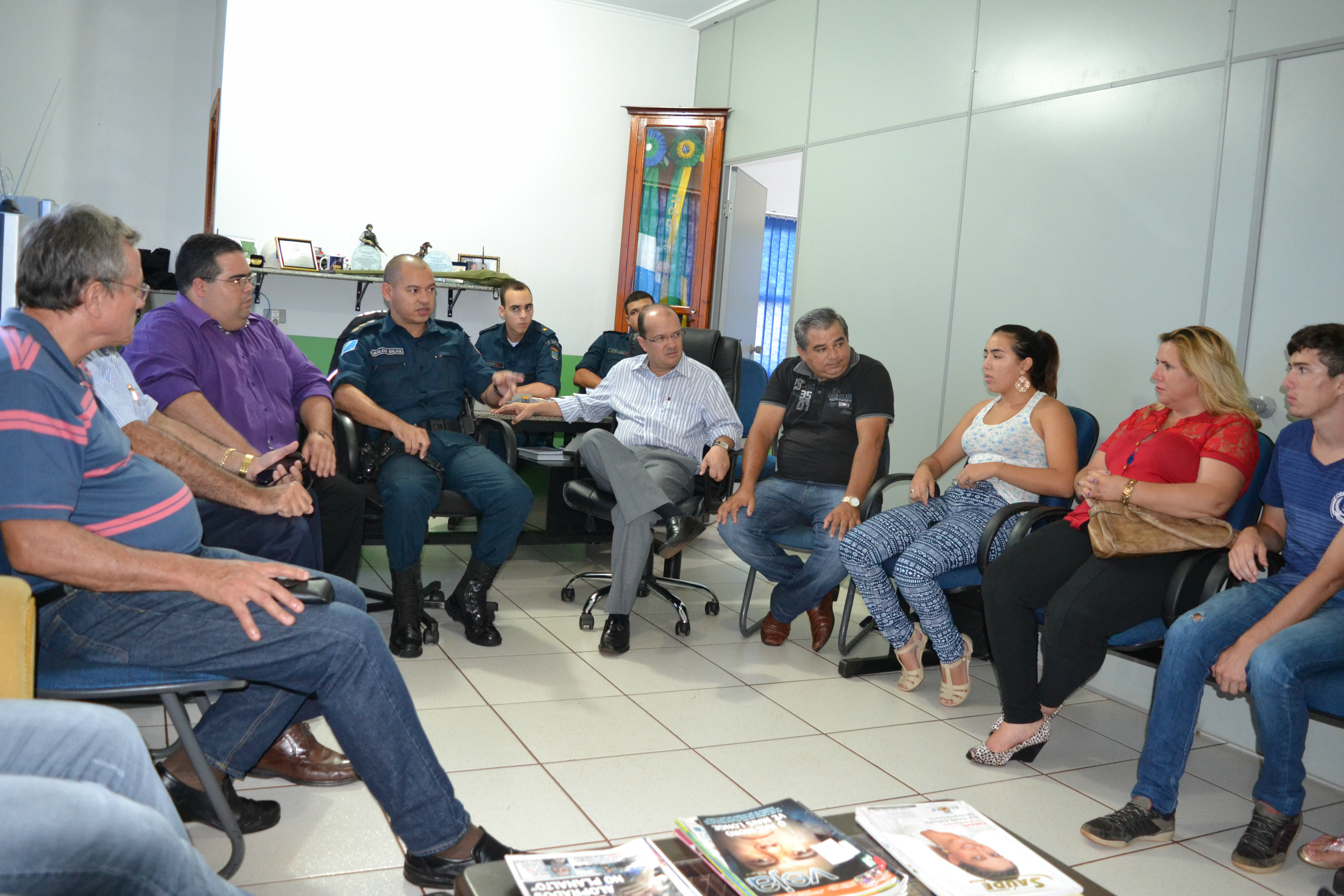 Deputado Barbosinha ao lado do Coronel Carlos Silva discutem segurança dos moradores do Parque Alvorada (Foto/ Marcelo Humberto)