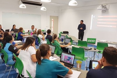 Sesi capacita professores da Escola de Dourados no uso de projetores interativos Sesi capacita professores da Escola de Dourados no uso de projetores interativos