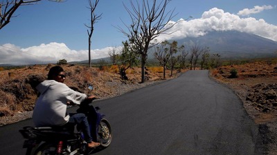 © Darren Whiteside/Reuters