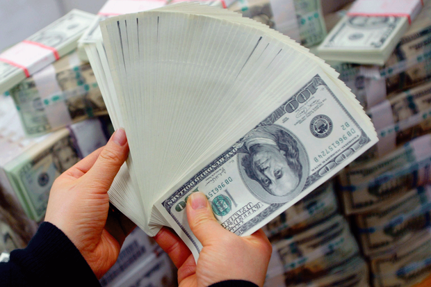 Dólar volta a subir com mercado atento ao coronavírus na China