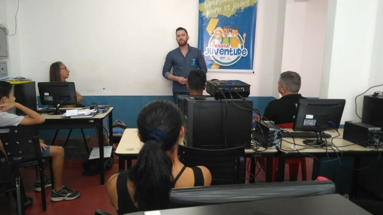 Prefeitura abre inscrições para cursos profissionalizantes gratuitos para jovens Prefeitura abre inscrições para cursos profissionalizantes gratuitos para jovens