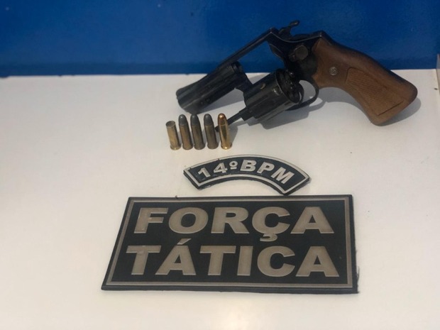 Homem com extensa ficha criminal morre em confronto com a polícia