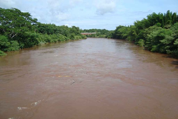 Homem é encontrado morto boiando no rio Miranda