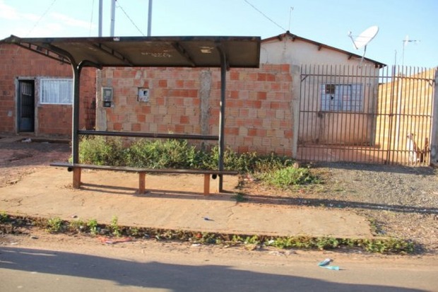 Trio sequestra jovem em ponto de ônibus no início da manhã (CG News)