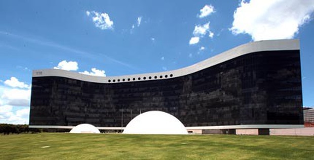 TSE começa a discutir aperfeiçoamento de normas para futuras eleições TSE começa a discutir aperfeiçoamento de normas para futuras eleições