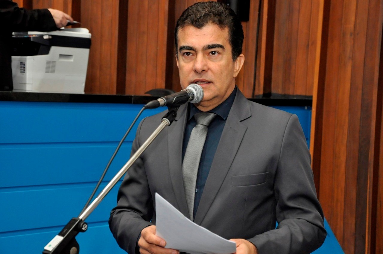 Projetos de Marçal facilita doação de alimentos e cria incentivo aos profissionais da saúde Deputado Marçal Filho tem apresentado uma série de projetos que miniminizam impactos da Covid-19. Luciana Nassar