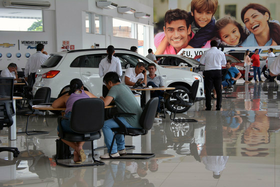 Financiamento de veículos cai 10% em Mato Grosso do Sul com crédito restrito Aposta para melhorar vendas está em reduzir axas de juros nos financiamentos - Foto: Paulo Ribas / Correio do Estado