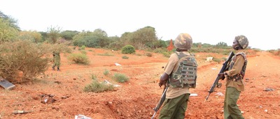 Grupo somali Al-Shabaab mata policial queniano após ataque © REUTERS/Stringer