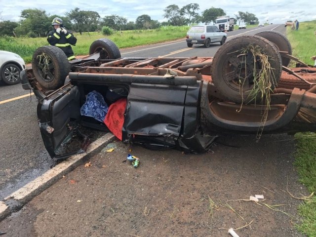 Capotamento resulta em morte de idoso na BR-158