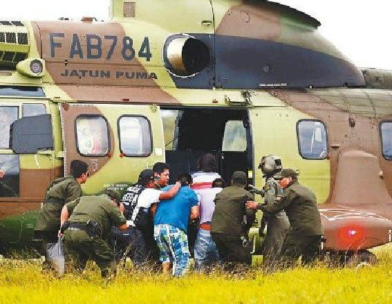 Alguns presos foram transportados em helicóptero militar - Foto: Reprodução