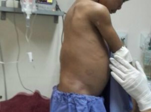 Único contato de garoto é com cuidadora e funcionários de hospital. (Foto: Divulgação)