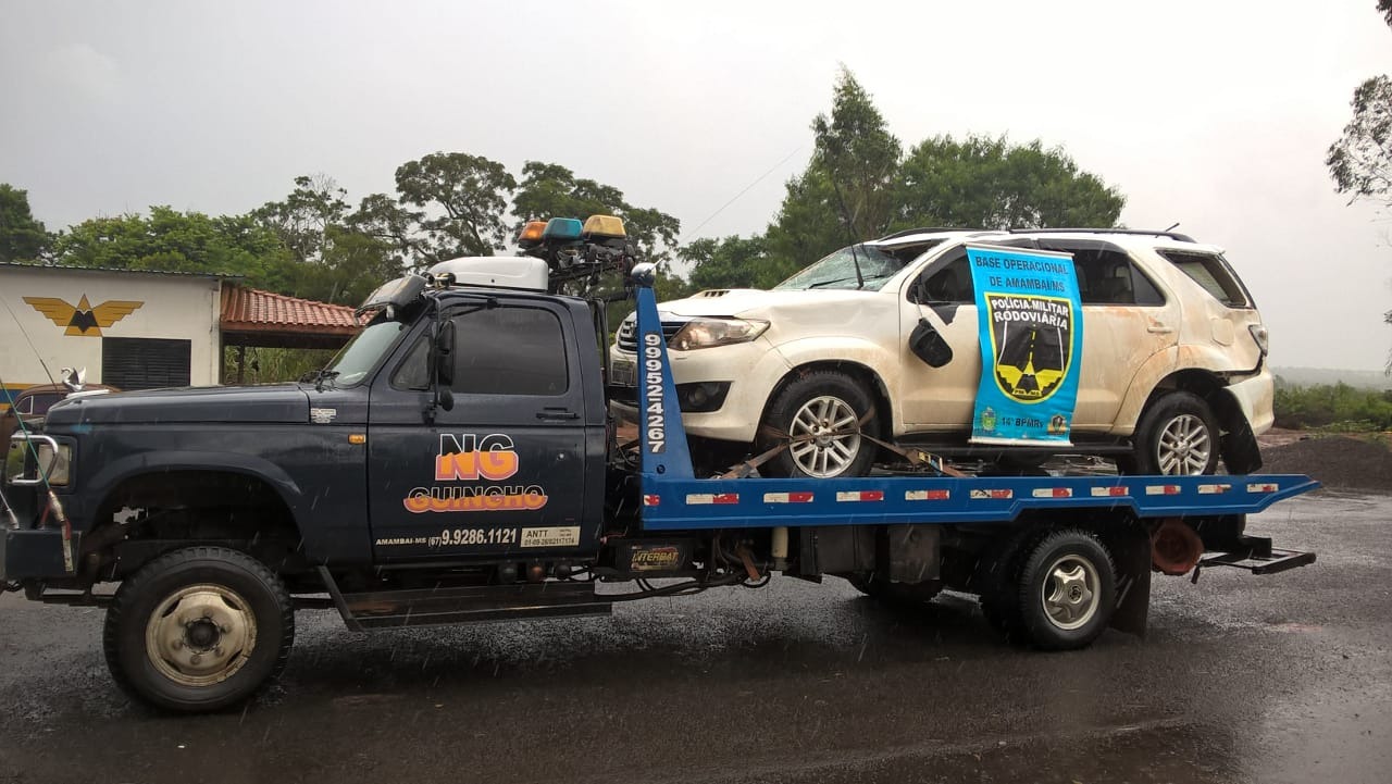 Caminhonte roubada é encontrada capotada na MS-485