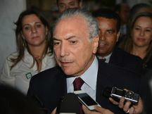 Temer defende Graça Foster no caso Petrobras Michel Temer diz que não há qualquer prova no caso Petrobras que atinja a presidenta da empresa Graça FosterArquivo/Agência Brasil