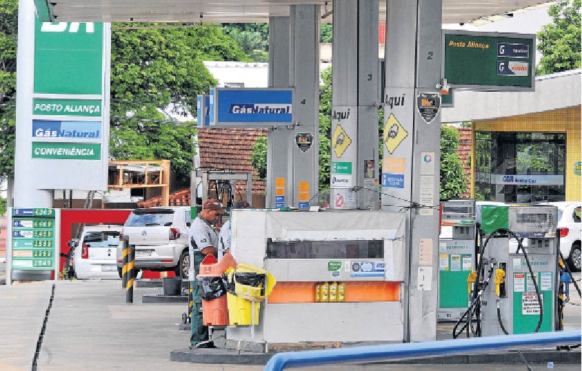 Consumidor pode encontrar gasolina beirando os R$ 4,50 em alguns postos de Campo Grande - Foto: Valdenir Rezende