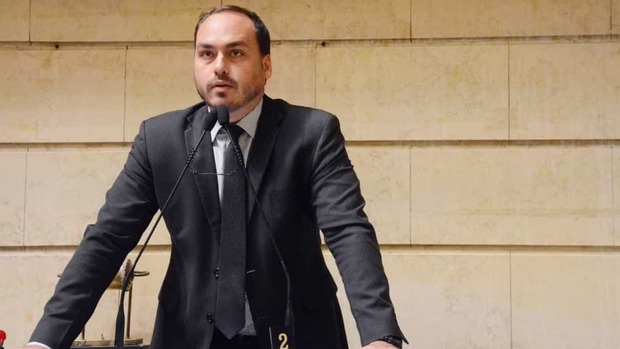 Carlos Bolsonaro diz que pai 'está bem' e prepara discurso da ONU