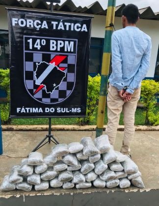 Rapaz é preso com 14 quilos skank no interior de ônibus Divulgação