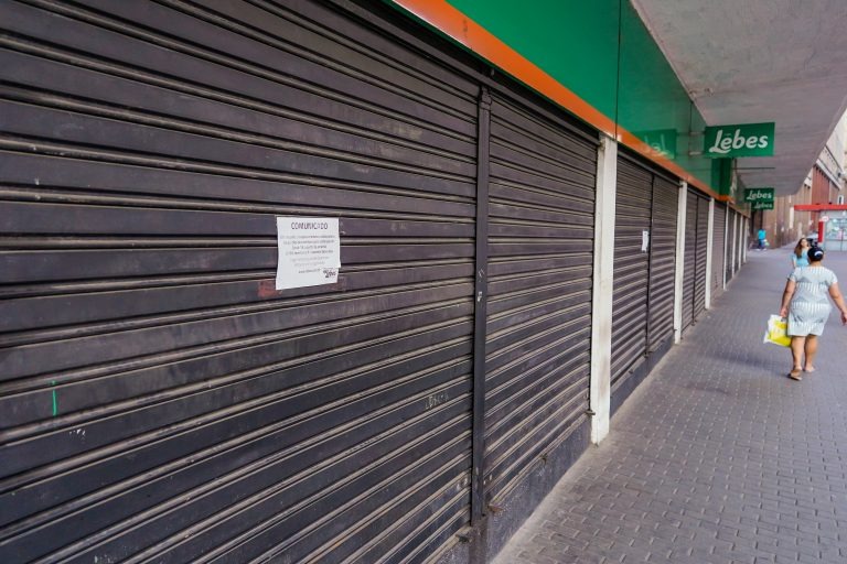 Comércio fechado, em razão da pandemia. Projeto aprovado pretende garantir o crédito aos consumidores e empresas. Cesar Lopes