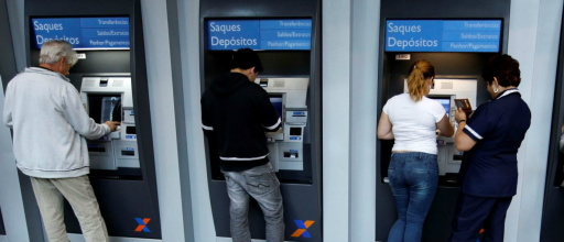 Caixa vai funcionar neste sábado para saques do FGTS © Reuters / Nacho Doce