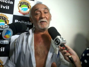 Sogro e concunhada mataram faxineira por causa de dívida de R$ 80 Abadio disse que só deu carona para a nora, por que populares queriam agredi-la. (Foto: Alan Diógenes)