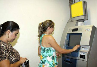 O 13º salário dos servidores públicos estaduais estará disponível para saque nesta sexta-feira, 19 Foto Reprodução