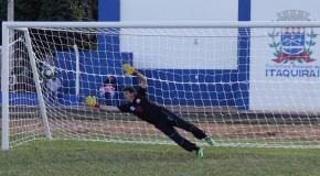 Copa Assomasul volta a Itaquiraí no sábado para encerrar terceira fase da competição Lance de uma das partidas na 1ª fase em Itaquiraí