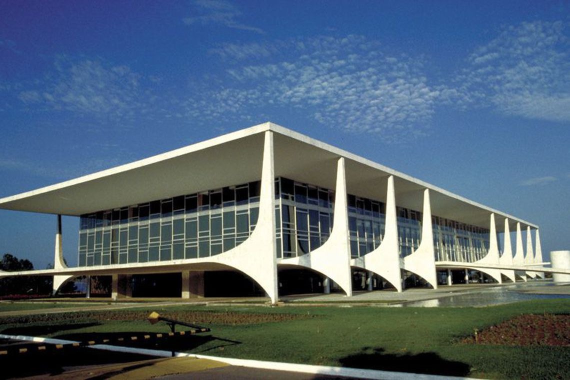 Bolsonaro receberá presidentes dos Poderes amanhã no Alvorada Bolsonaro receberá presidentes dos Poderes amanhã no Alvorada