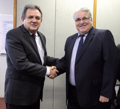 Em audiência, SPU confirma a Moka cessão do terreno para hospital da Cassems, em Corumbá Senador Moka (PMDB/MS) e o secretário da SPU Sidrack de Oliveira Correia Neto
Foto: Luís Carlos Campos Sales / ACS Moka