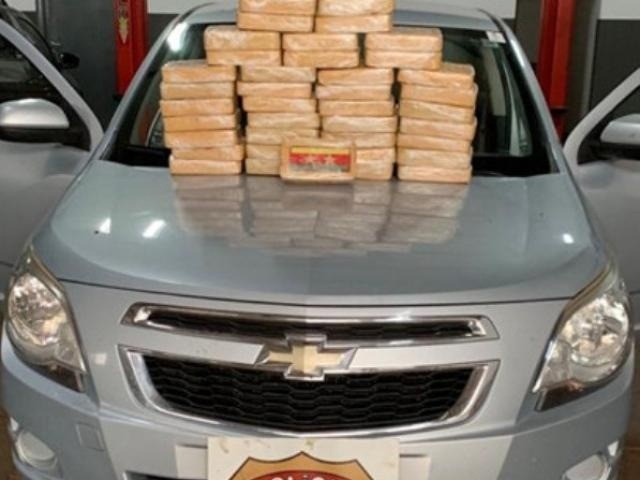 Polícia Federal prende homem com 40 quilos de pasta base Polícia Federal prende homem com 40 quilos de pasta base