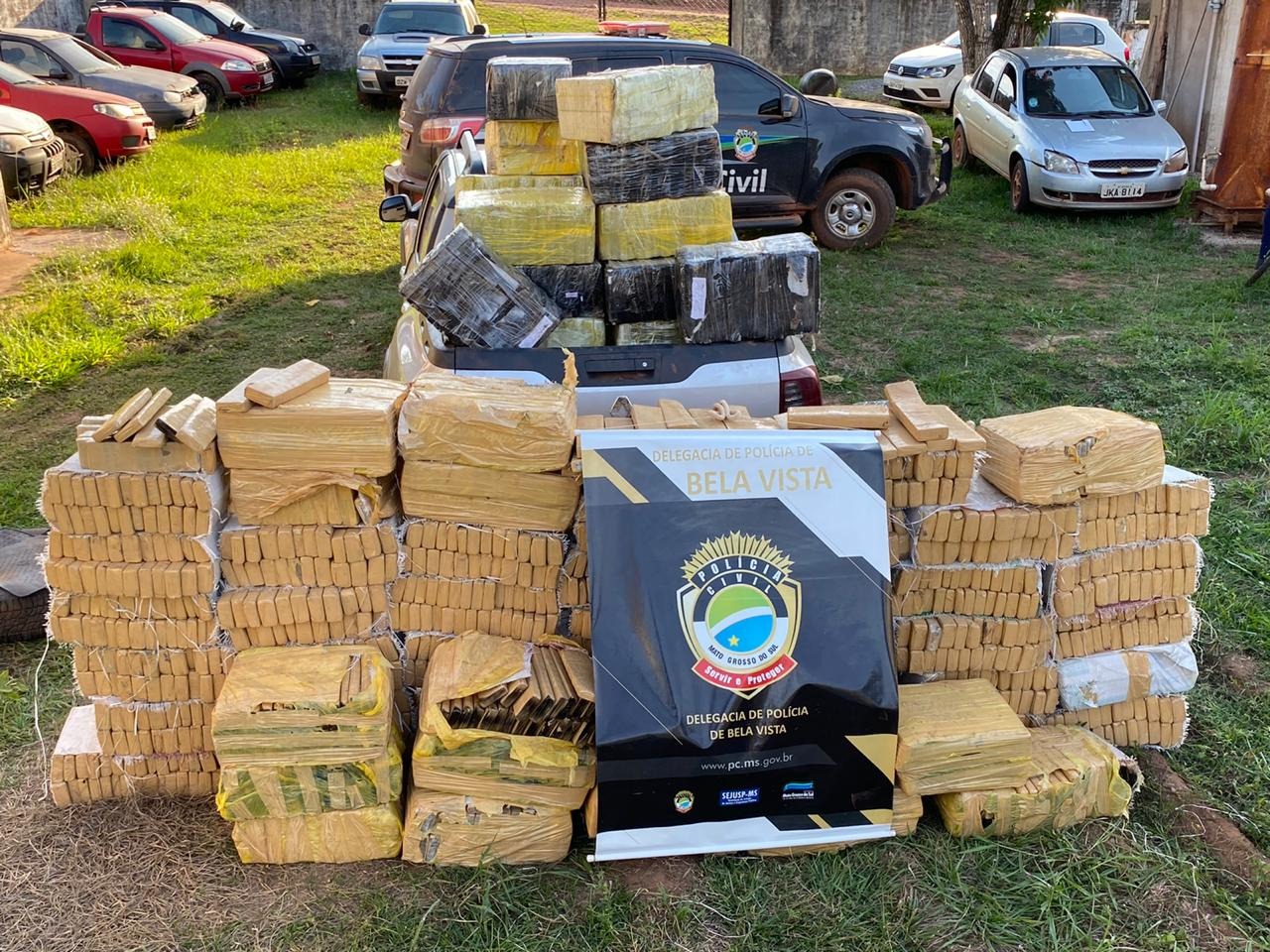 Operação contra o tráfico de drogas apreende duas toneladas de maconha na fronteira Operação contra o tráfico de drogas apreende duas toneladas de maconha na fronteira