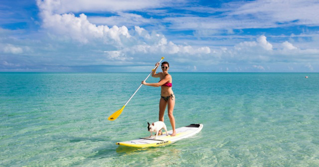 Kitesurf e stand up paddle também são esportes bastante populares no arquipélago de Turks e Caicos (Foto: Divulgação)

