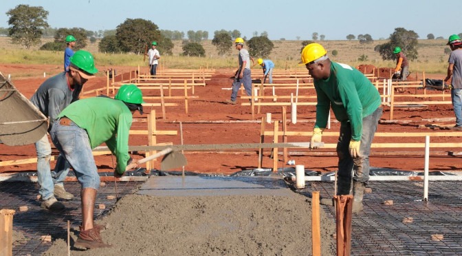 Lote Urbanizado muda a vida de centenas de pessoas em 18 municípios Lote Urbanizado muda a vida de centenas de pessoas em 18 municípios