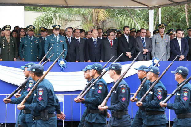 Mochi diz que parceria com PM garante benefícios à população Foto: Victor Chileno
Tropa desfilou para as autoridades durante troca de comando da PM