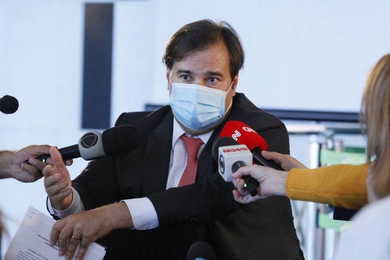 Câmara começa a discutir a prorrogação do auxílio emergencial Maia, em entrevista nessa quinta: auxílio pode ser prorrogado mas é preciso avaliar origem dos recursos. Najara Araújo/Câmara dos Deputados