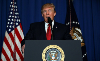 Trump lança mísseis contra a Síria em resposta ao ataque químico Trump em mensagem sobre o ataque de mísseis contra a Síria. CARLOS BARRIA - REUTER