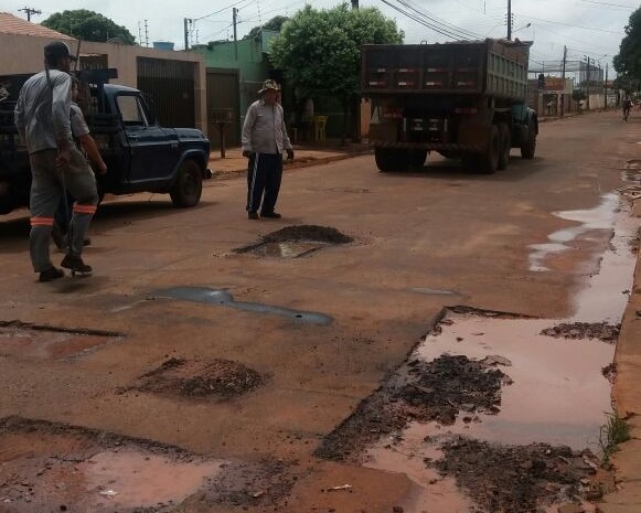 Tapa-Buraco na Rua Taumaturgo, no Aero Rancho, vai resolver problema de moradores da via e restabelecer comércio local