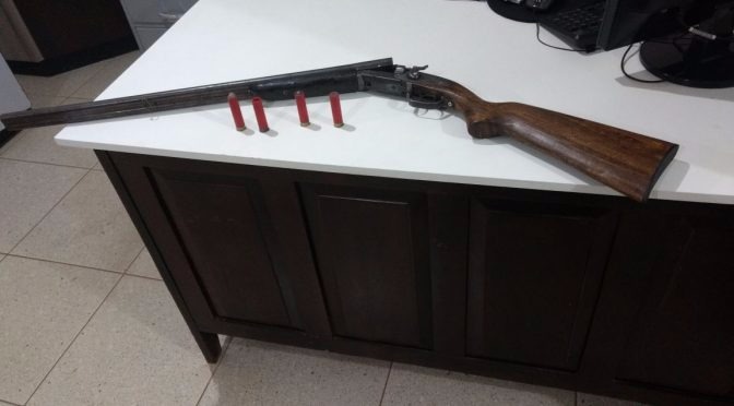 PMA desmonta acampamento de caçadores e apreende arma PMA desmonta acampamento de caçadores e apreende arma