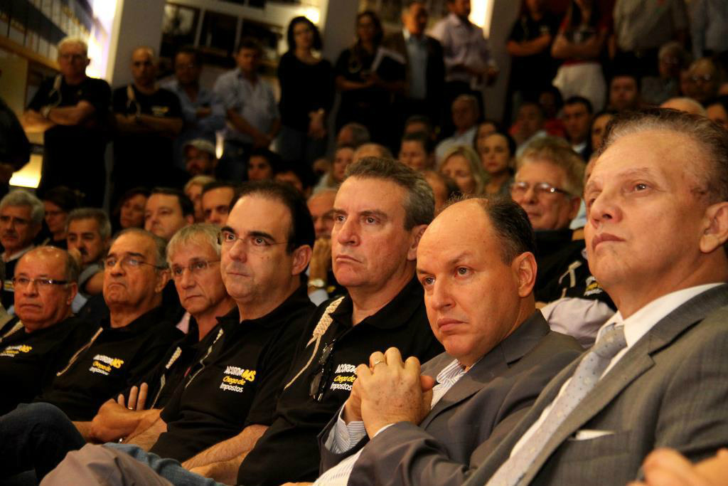 Parlamentares apoiam a Campanha Acorda MS - Chega de Impostos Alta carga de impostos leva parlamentares a se manifestarem no Mato Grosso do Sul(Foto: Wagner Guimarães)