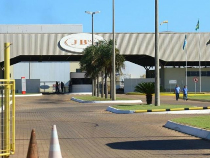 Equipes estão na unidade nesta manhã após vazamento. (Foto: André Bittar)
